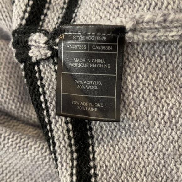 Cupcakes & Cashmere Gray Black Stripes Poncho sz S - Picture 6 of 6